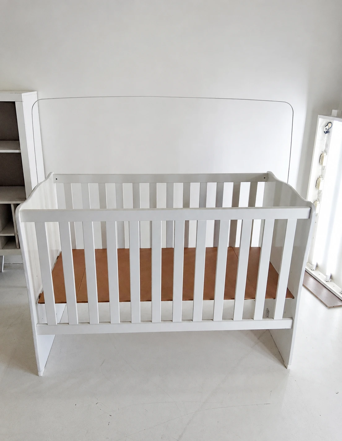 Skyla Baby Crib-White